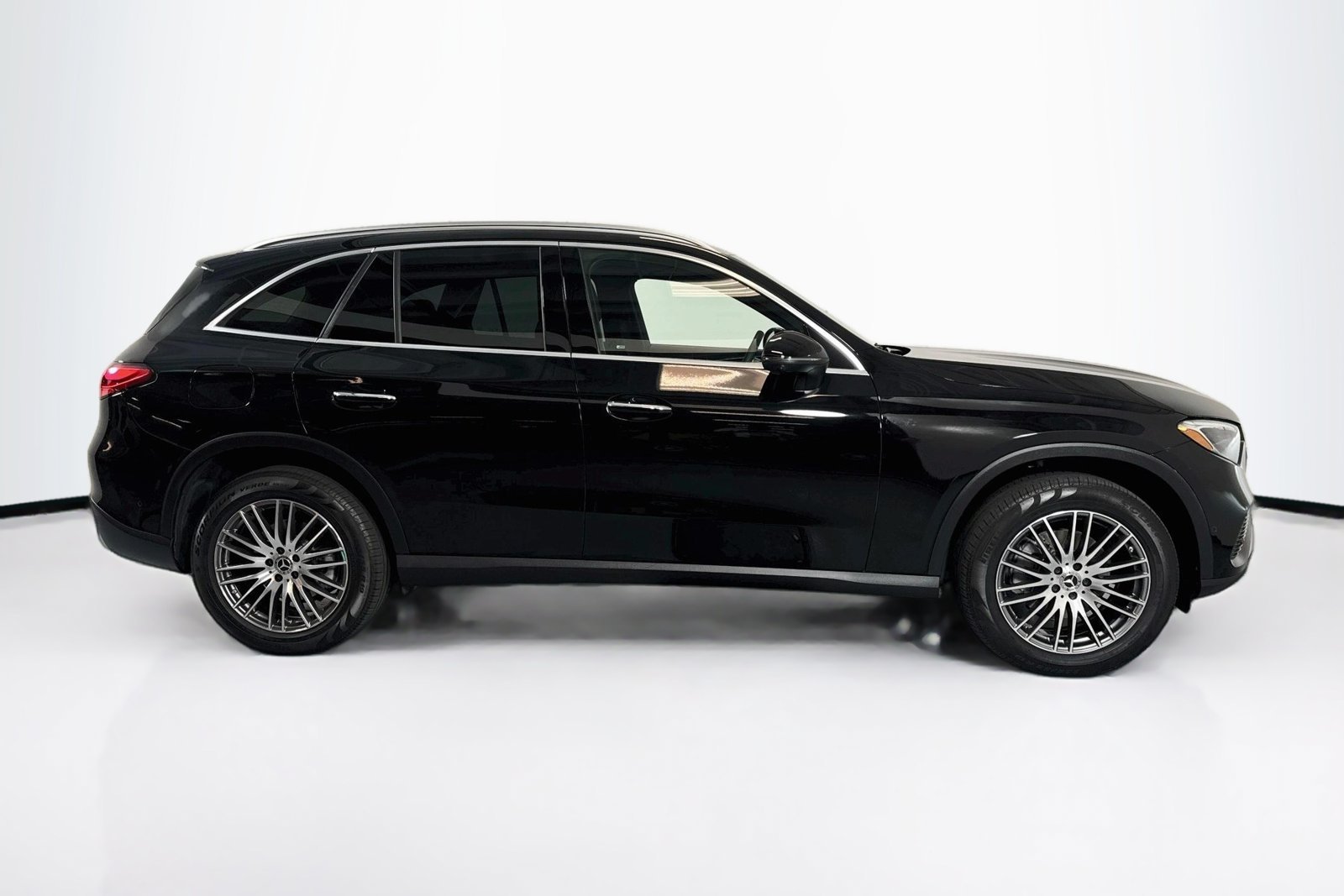 Used 2024 Obsidian Black Metallic Mercedes-Benz GLC 300 image 4