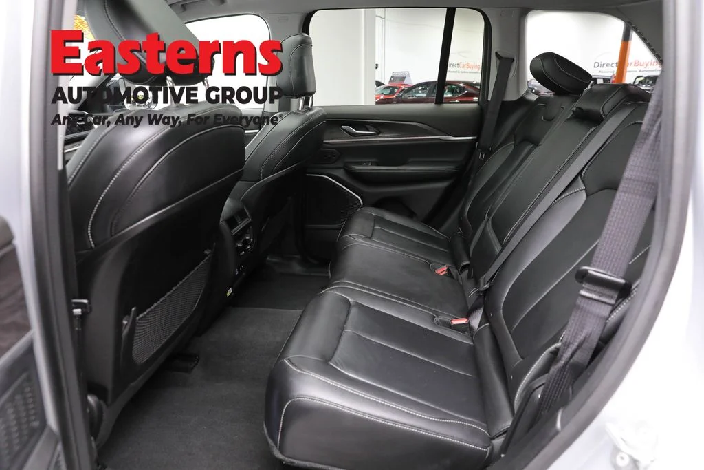 Used 2022 Silver Jeep 4xe image 24