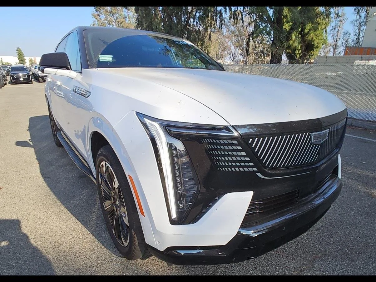 Used 2025 Summit White Cadillac Sport 1 image 15