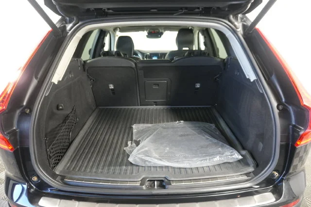 Used 2021 Onyx Black Metallic Volvo T5 Momentum image 33