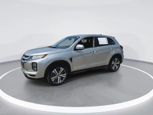 Used 2025 Gray Mitsubishi 2.0 SE image 4