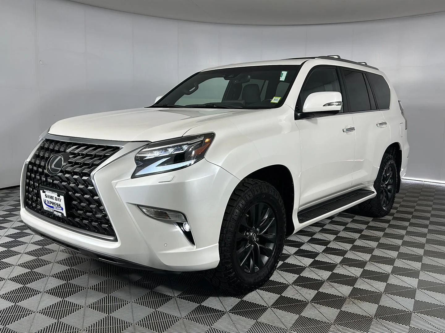 Used 2023 Eminent White Pearl Lexus  image 3