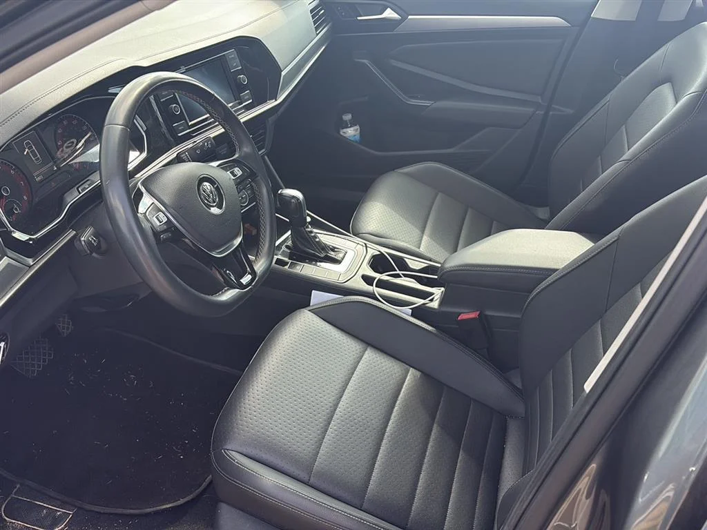 Used 2021 Platinum Gray Metallic Volkswagen SE image 8