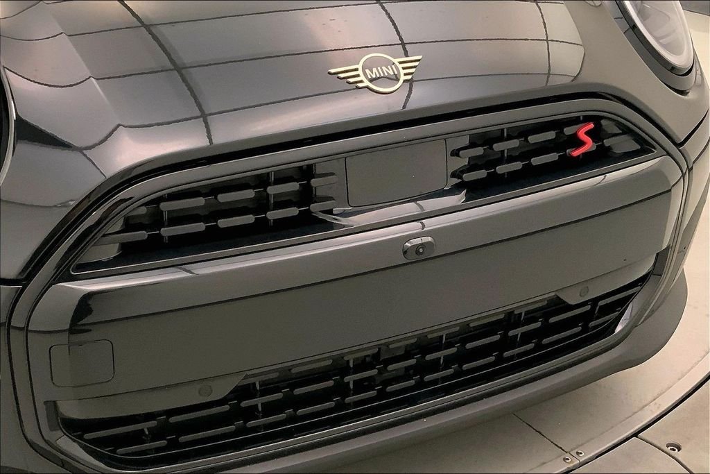 Used 2025 Midnight Black II Metallic MINI  image 29