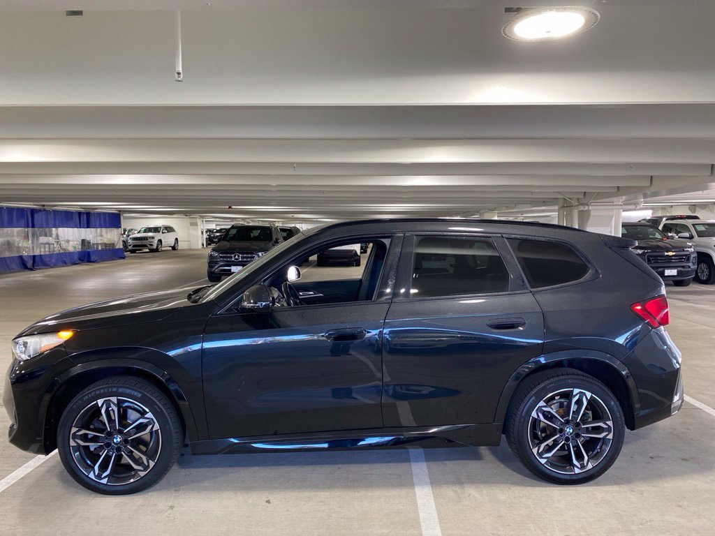 Used 2023 Black Sapphire Metallic BMW xDrive28i image 2