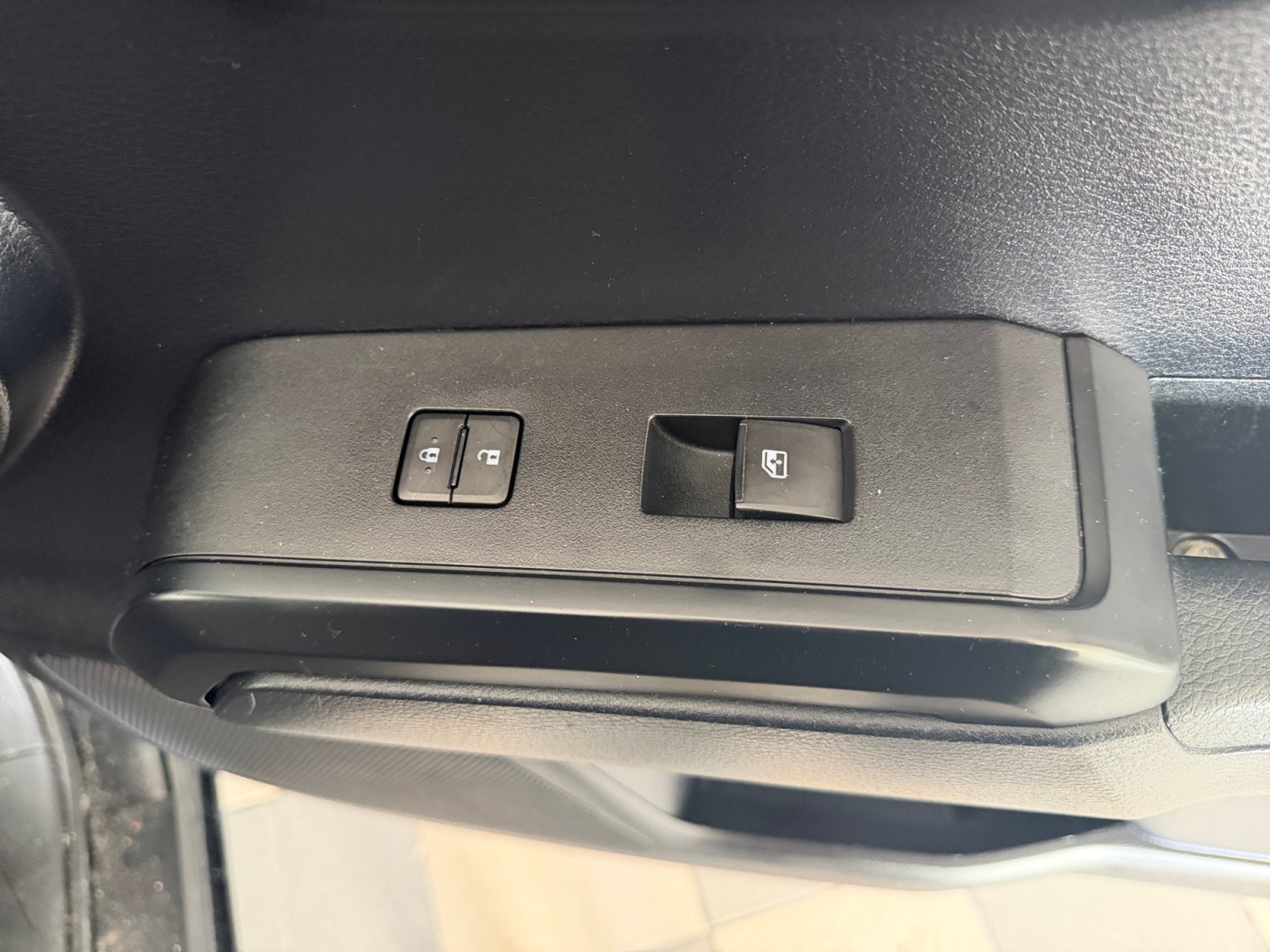 Used 2018 Midnight Black Metallic Toyota SR image 29