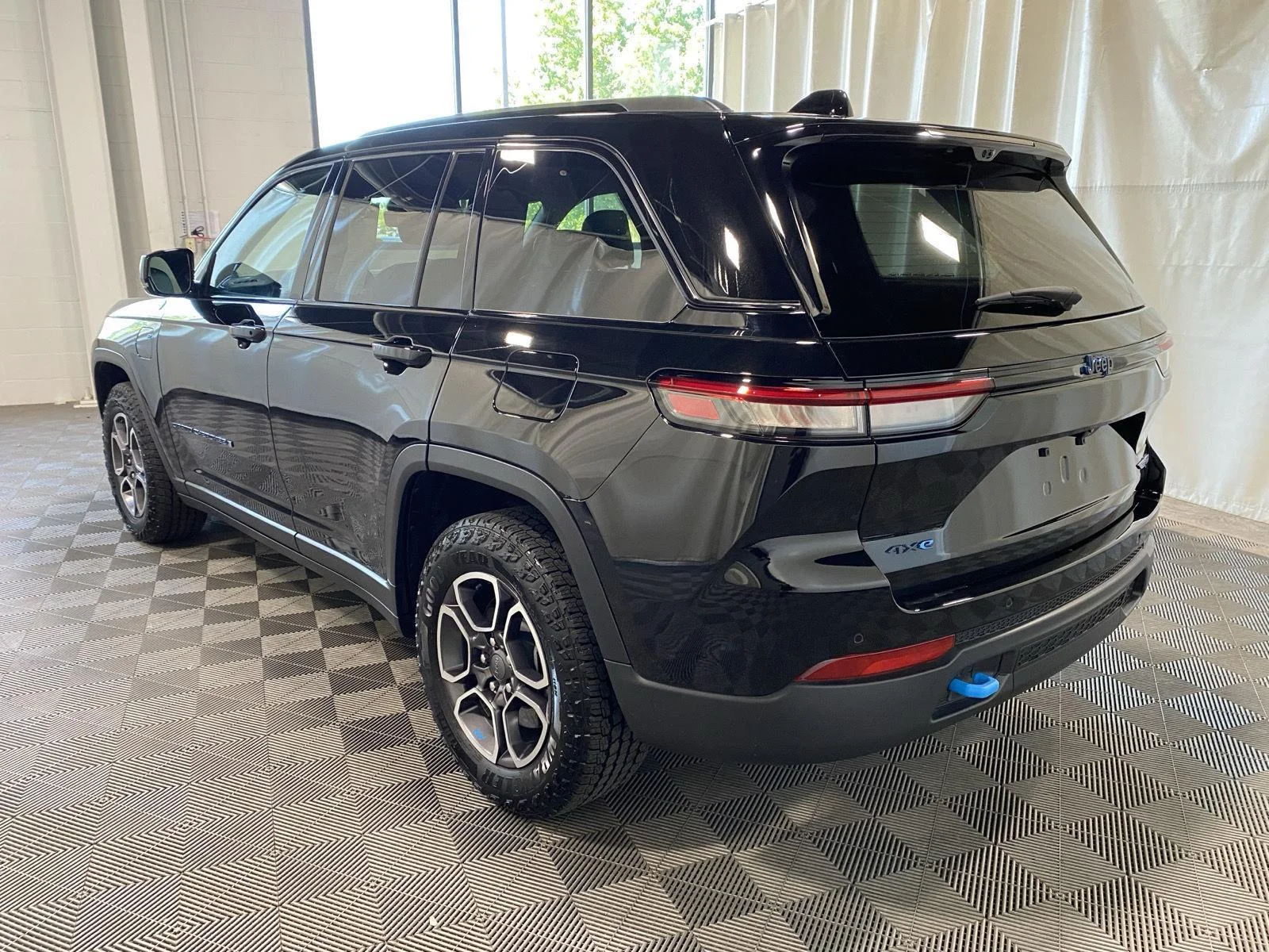 Used 2023 Diamond Black Crystal Pearlcoa Jeep Trailhawk 4xe image 5
