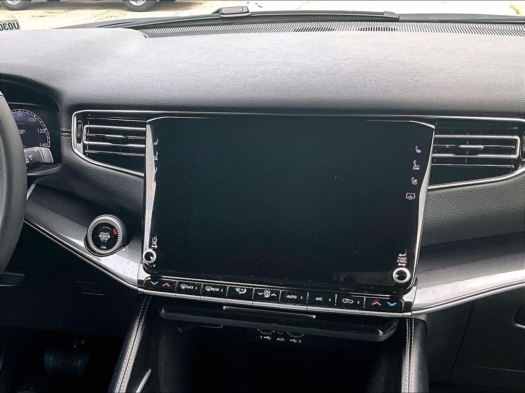 Used 2024 Gray Jeep Base image 19