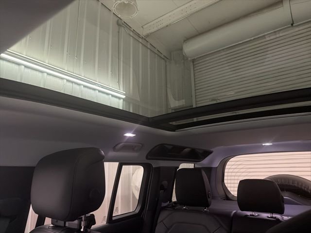 New 2026 Santorini Black Land Rover X-Dynamic SE image 39