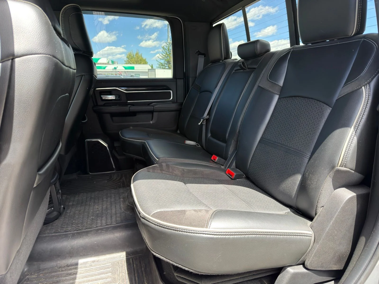 Used 2022 Silver Ram Laramie image 11