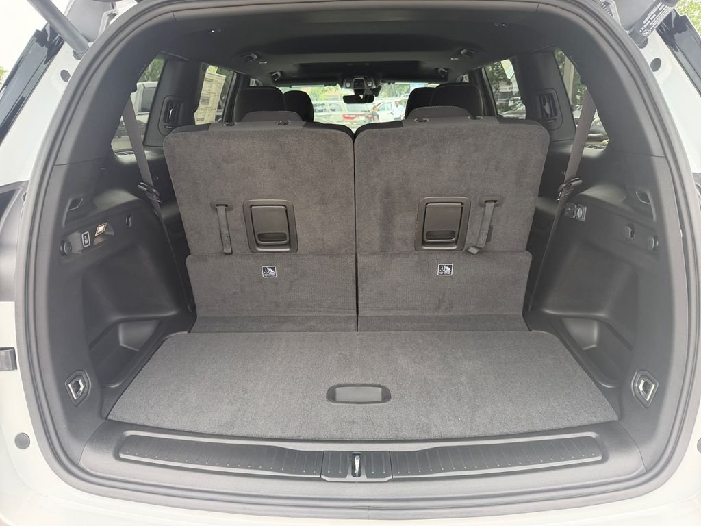 New 2026 Silver Zynith Exterior Paint Jeep Laredo image 19