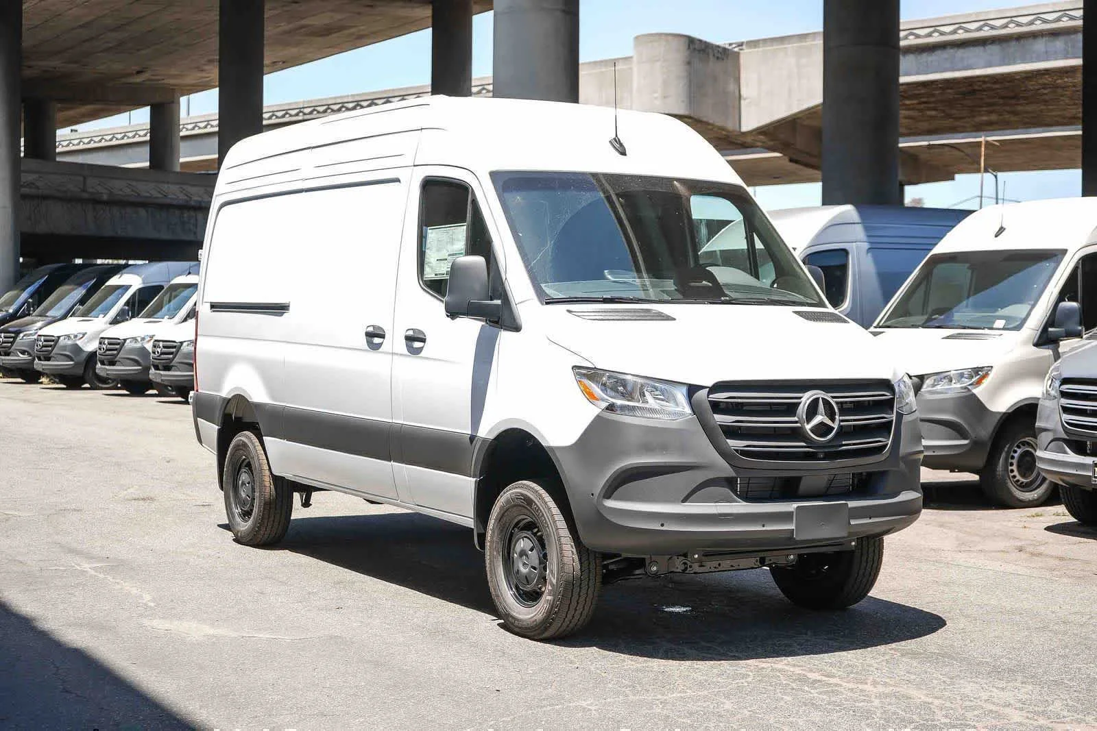 New 2026 Arctic White Mercedes-Benz Cargo 144WB High Roof AWD 2.0L I4 Diesel Turbo HO image 3