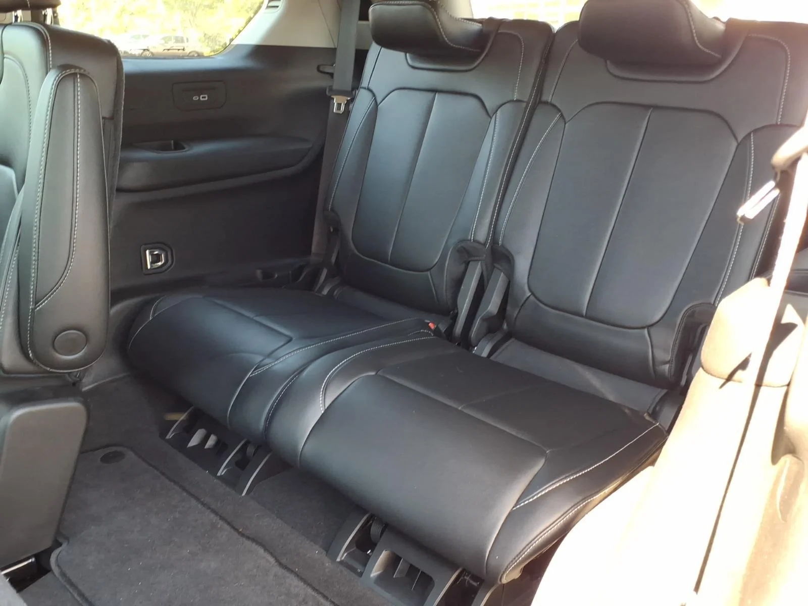 Used 2021 Rocky Mountain Pearlcoat Jeep Limited image 22
