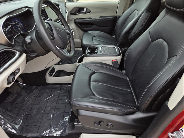 Used 2024 Red Chrysler Touring L image 27