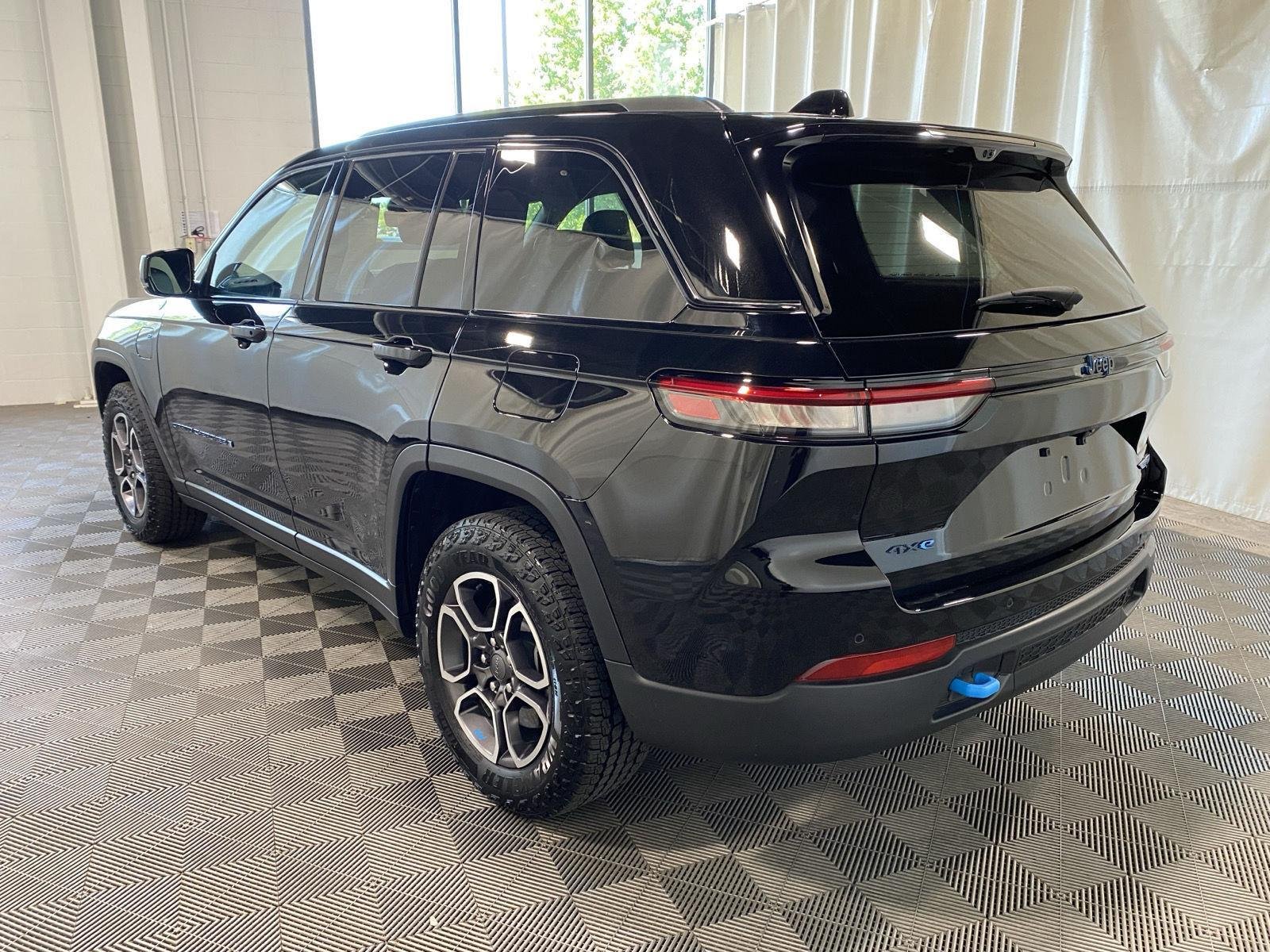 Used 2023 Diamond Black Crystal Pearlcoa Jeep Trailhawk 4xe image 5