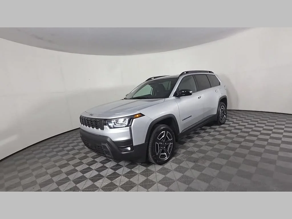 New 2026 Silver Zynith Clear-Coat Exterior Paint Jeep Laredo image 37