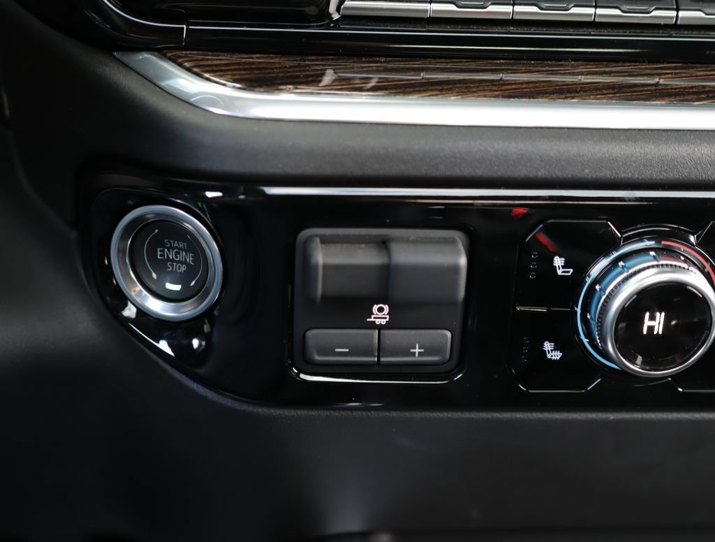 Used 2025 Summit White GMC Elevation image 18