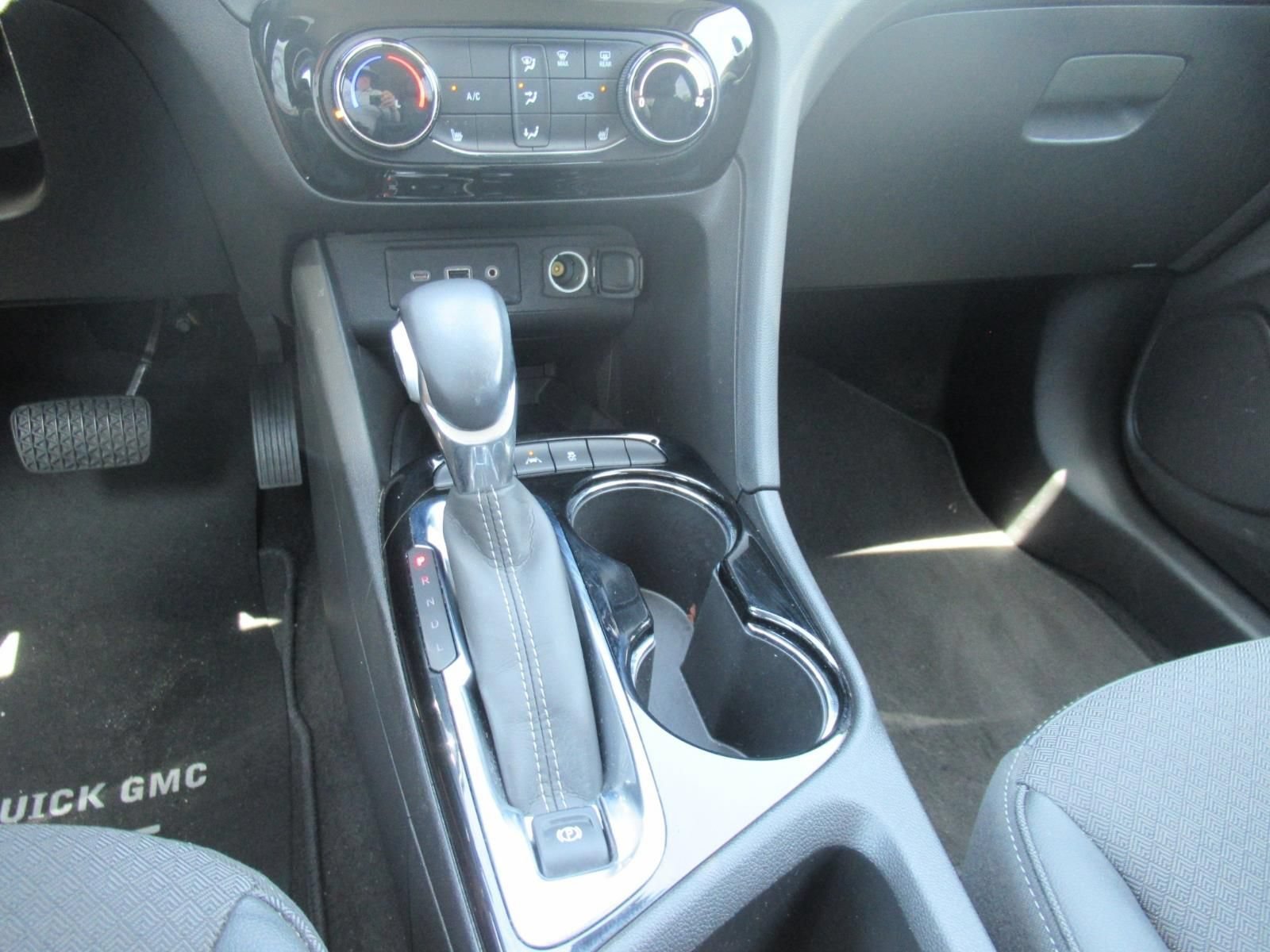 Used 2023 SUMMIT WHITE Buick Preferred image 26
