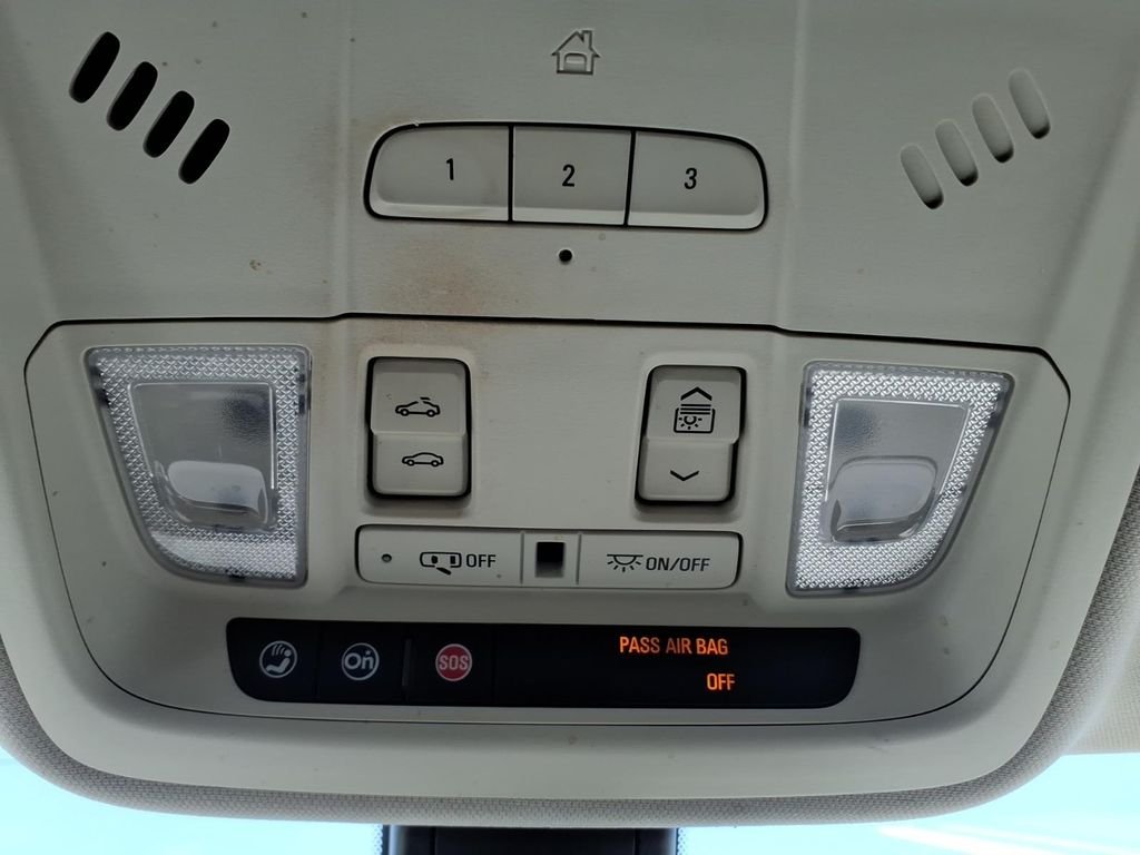 Used 2018 Silver Cadillac Luxury image 27