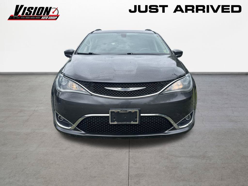 Used 2017 Gray Chrysler Touring L image 7
