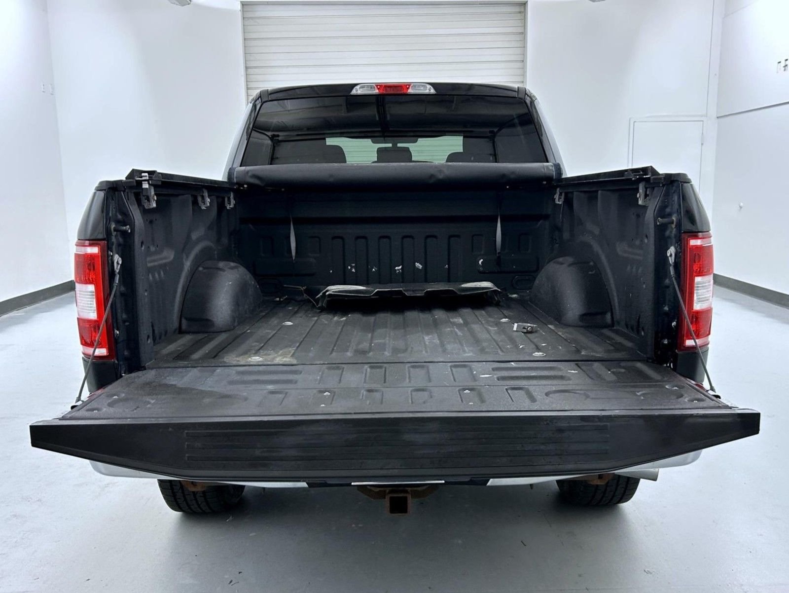 Used 2018 Shadow Black Ford XLT image 22