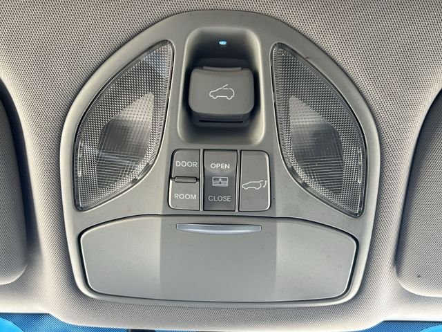 Used 2015 Silver Hyundai Limited image 31