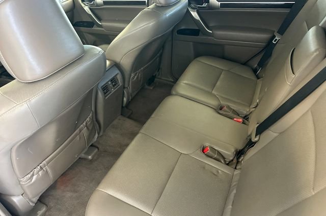 Used 2017  Lexus 460 image 14