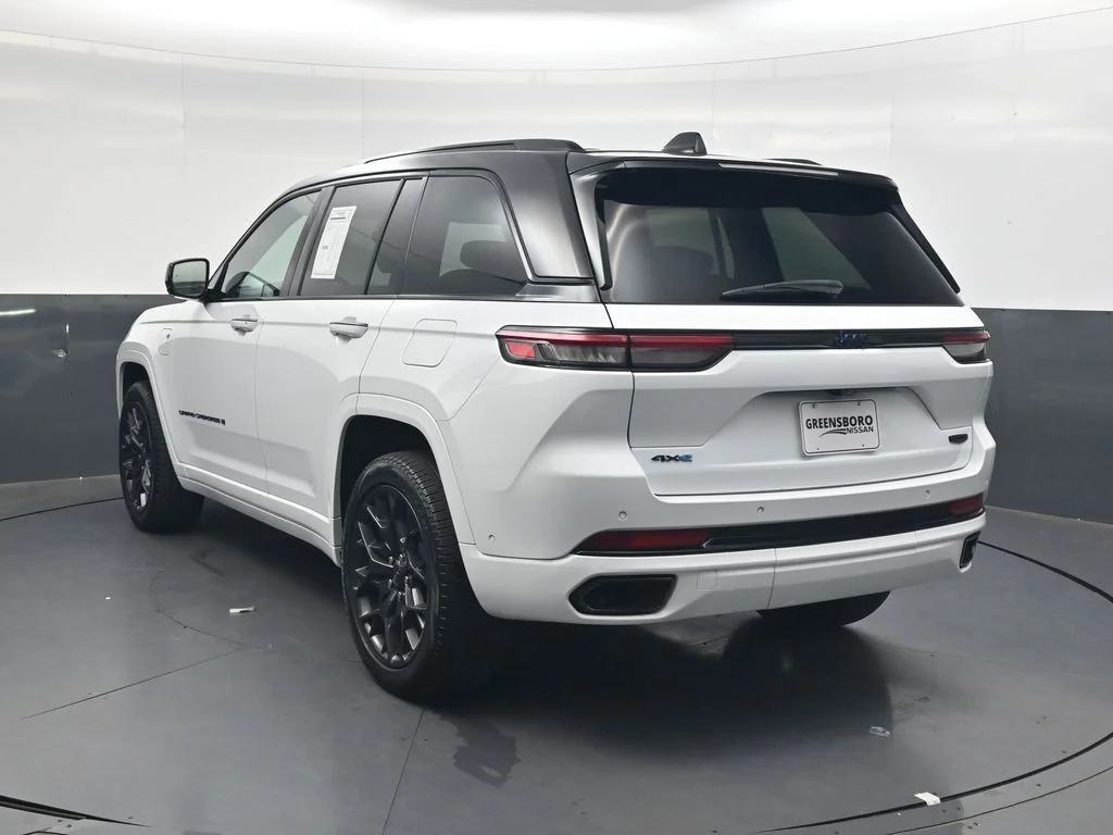 Used 2023 White Jeep Summit Reserve 4xe image 7