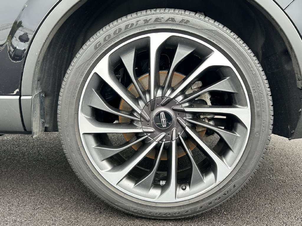 Used 2025 Black Lincoln Reserve image 30