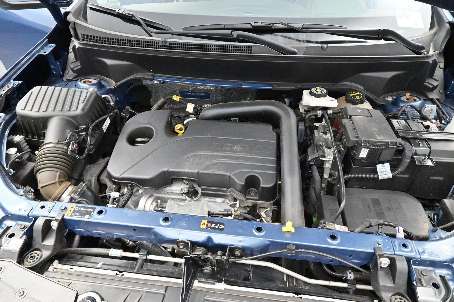 Used 2024 Lakeshore Blue Metallic Chevrolet LT image 33