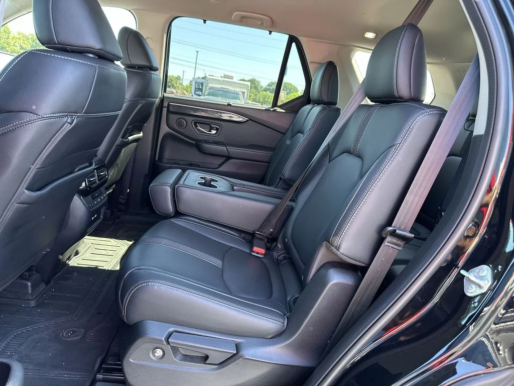 Used 2023 Black Honda EX-L image 27