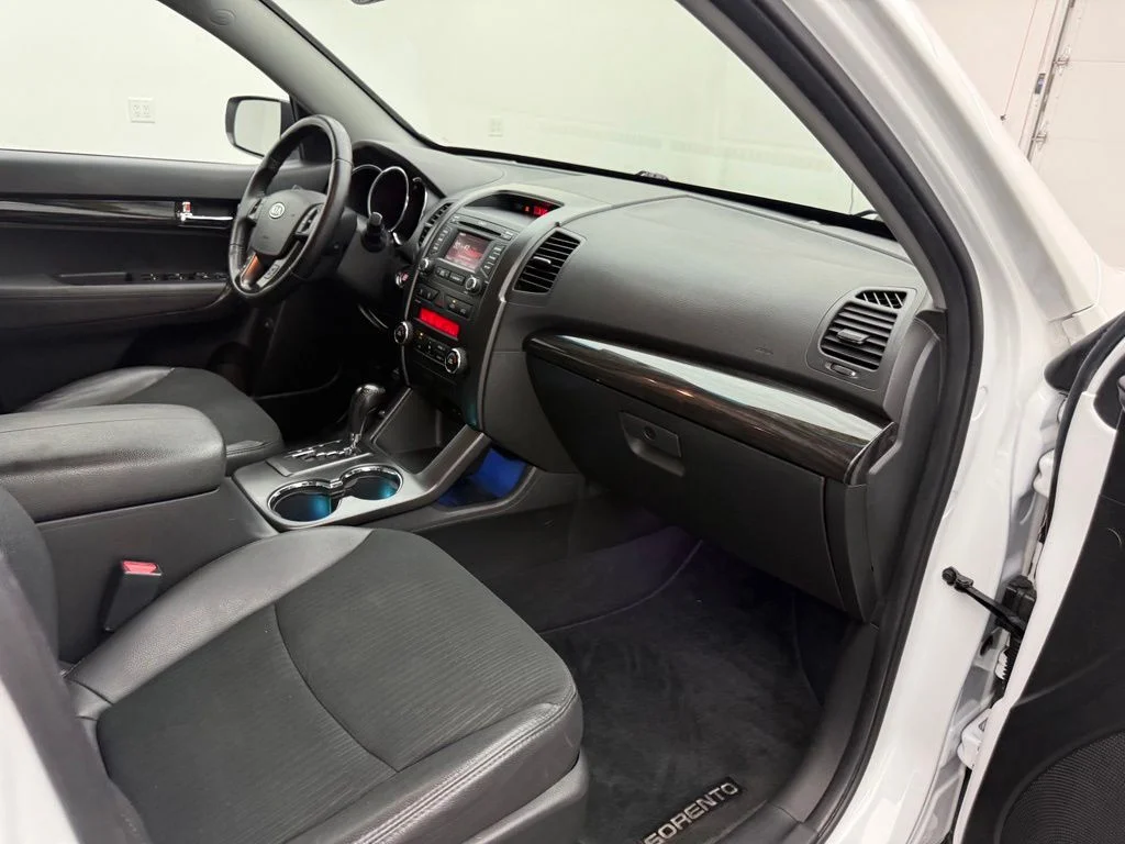 Used 2012 White Kia EX image 30
