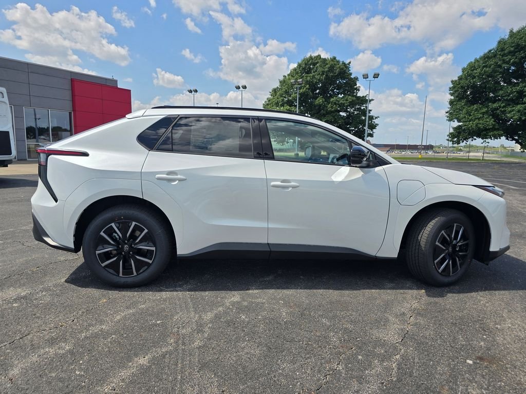 New 2026 Wind Chill Pearl <sup>1</sup> Toyota  XLE image 15