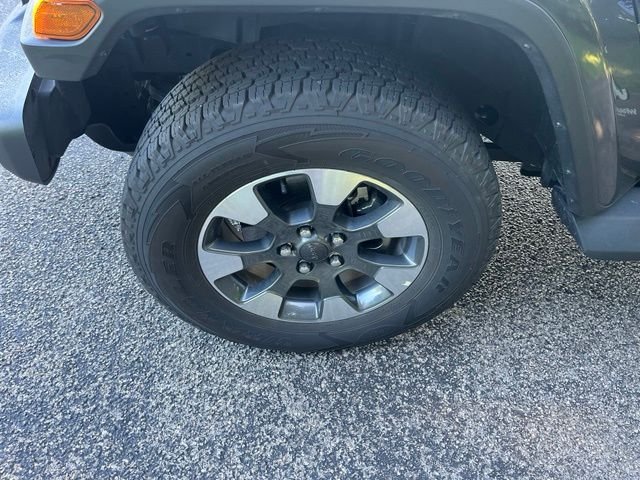 Used 2022 Crystal Metallic Jeep Unlimited Sahara image 9