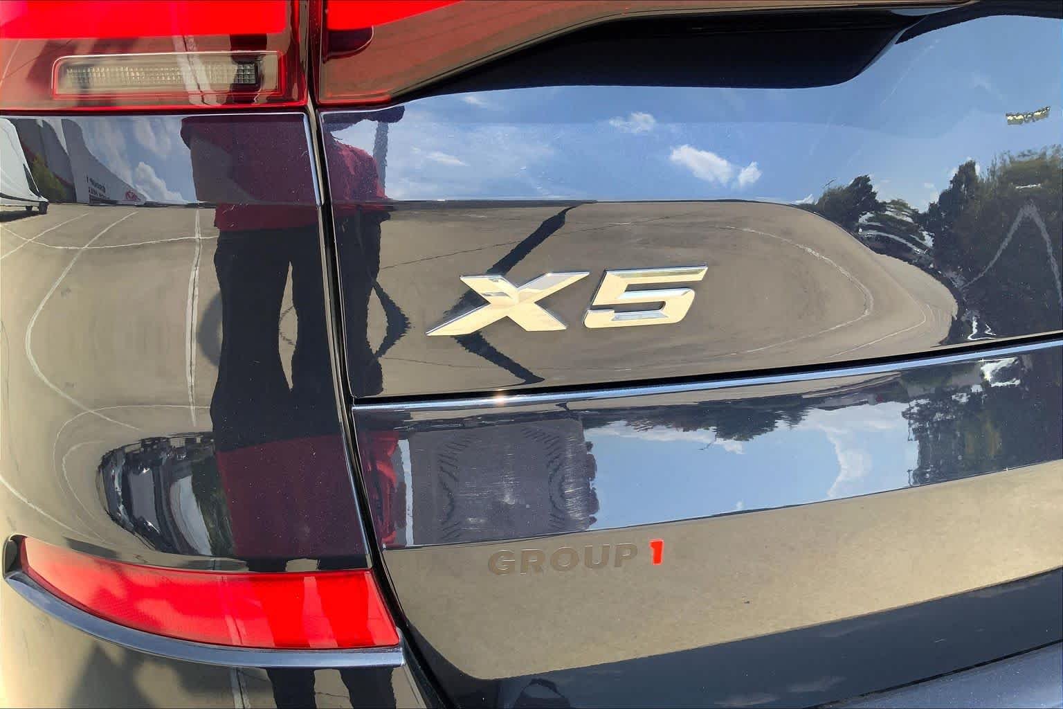 Used 2021 Black Sapphire Metallic BMW xDrive40i image 33