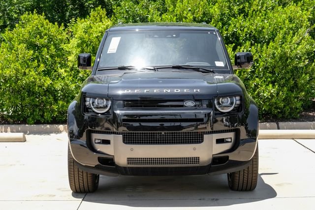 New 2026 Santorini Black Metallic Land Rover V8 image 5