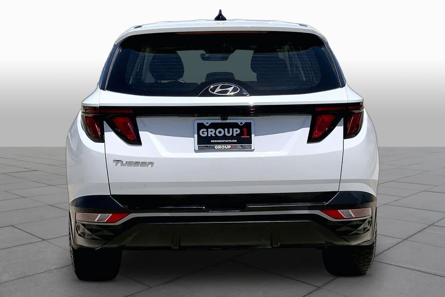 Used 2022 Quartz White Hyundai SE image 5