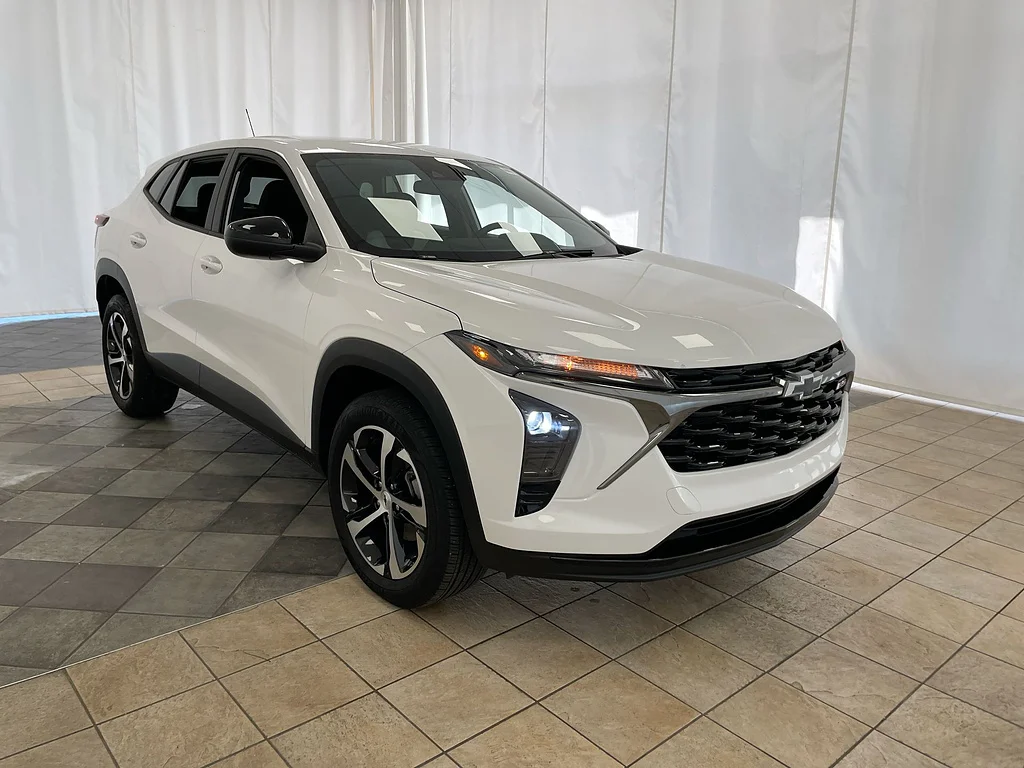 Used 2024 Summit White Chevrolet RS image 32