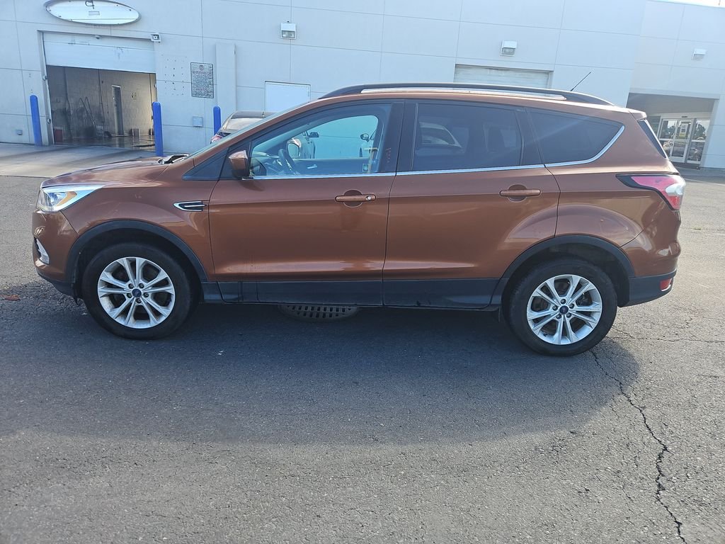 Used 2017 Ford Escape SE with VIN 1FMCU9GD2HUC09741 for sale in Moses Lake, WA