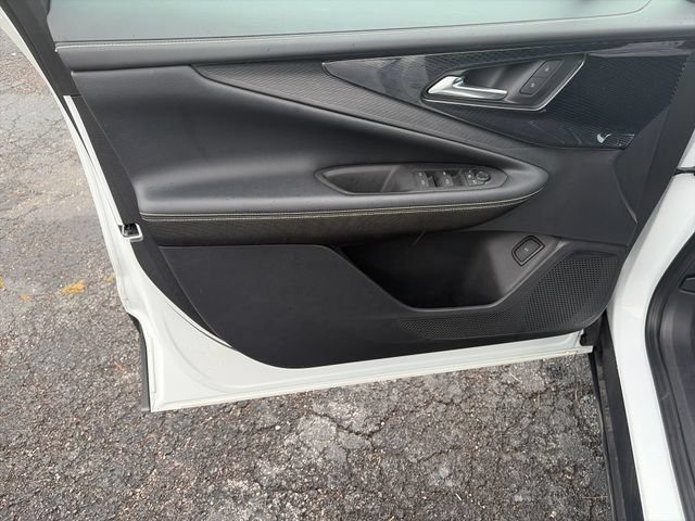 Used 2024 Summit White Chevrolet LT image 10