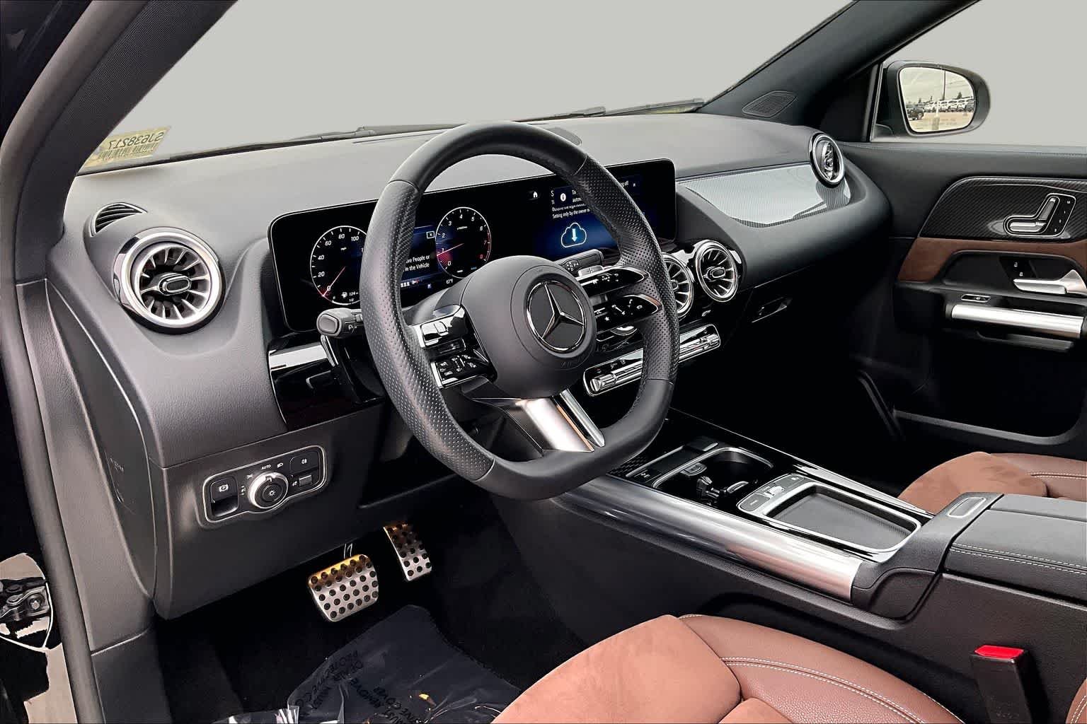 Used 2025 Night Black Mercedes-Benz GLA 250 image 16