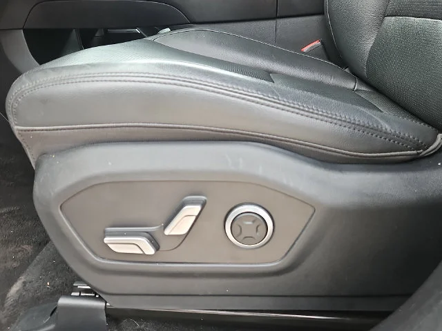 2025 Hyundai Santa Fe Limited - Photo 29