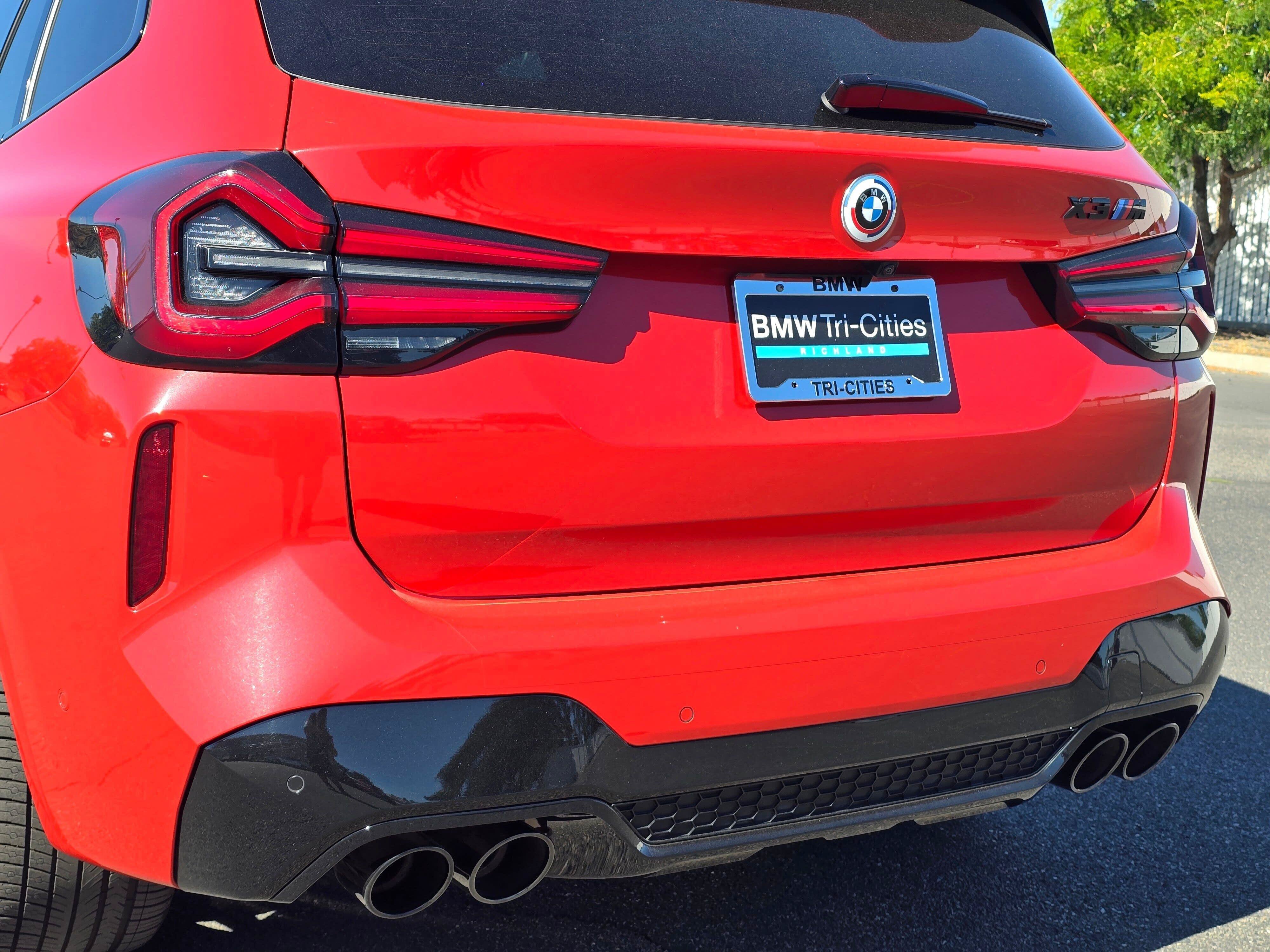 Used 2022 Toronto Red Metallic BMW M image 7