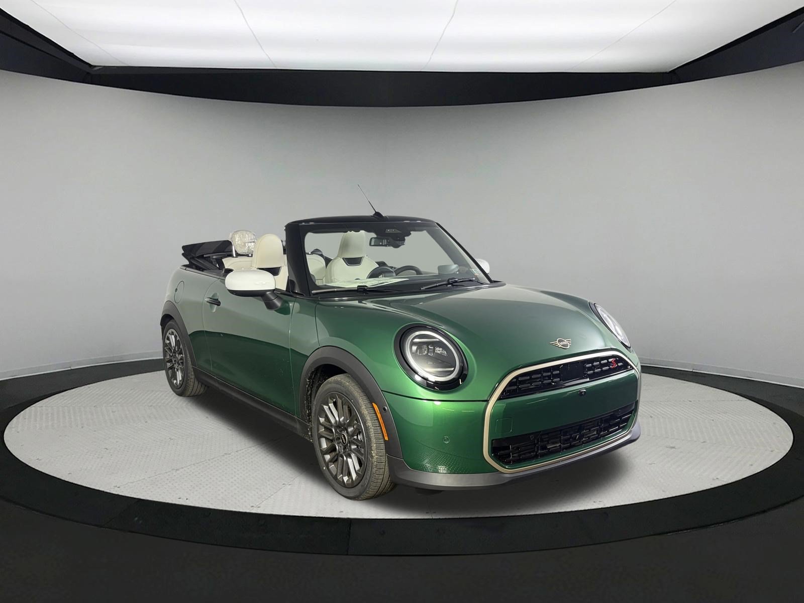 New 2026 British Racing Green IV Metallic MINI Iconic image 2