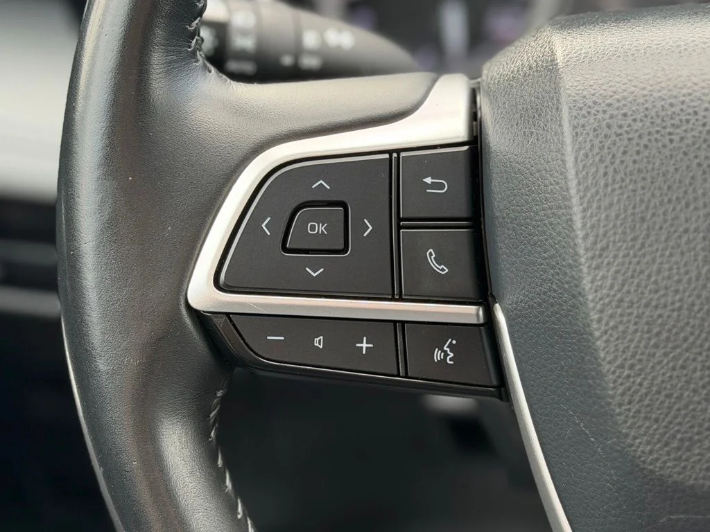 Used 2022 Black Toyota XLE image 18
