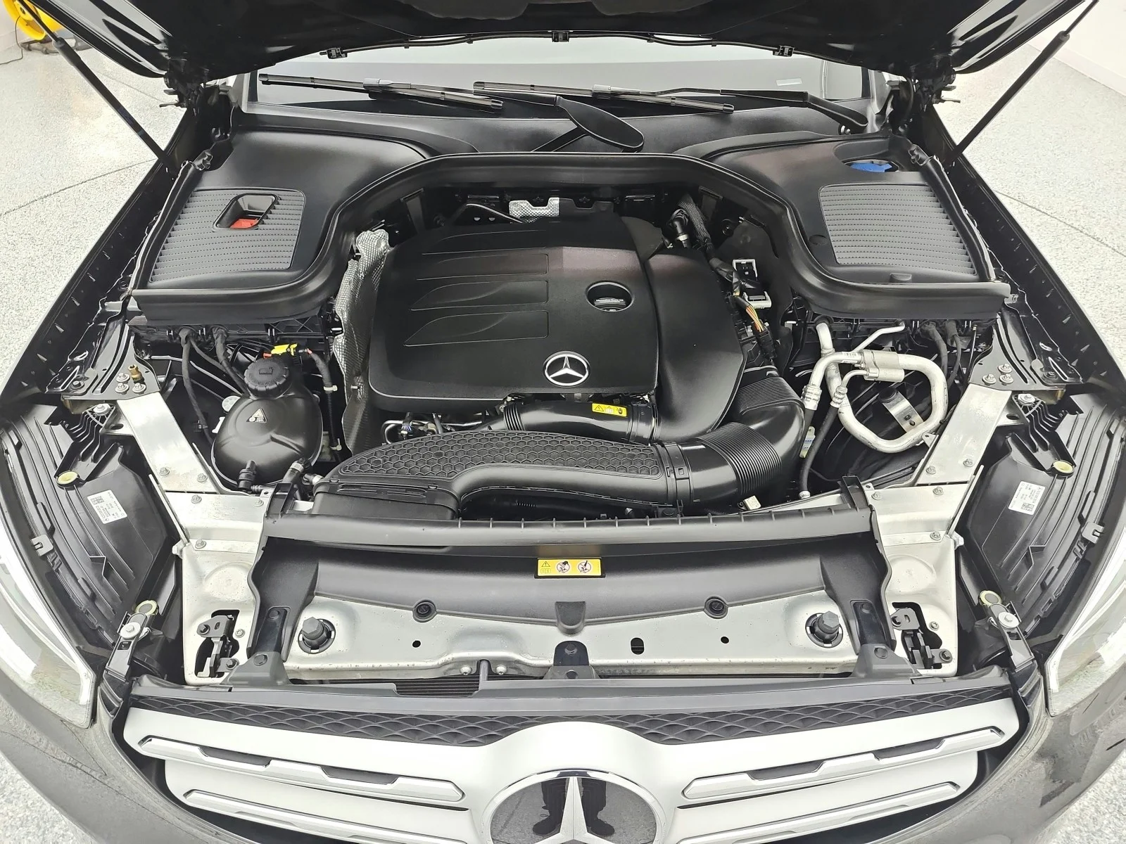 Used 2022 Black Mercedes-Benz GLC 300 SUV image 24