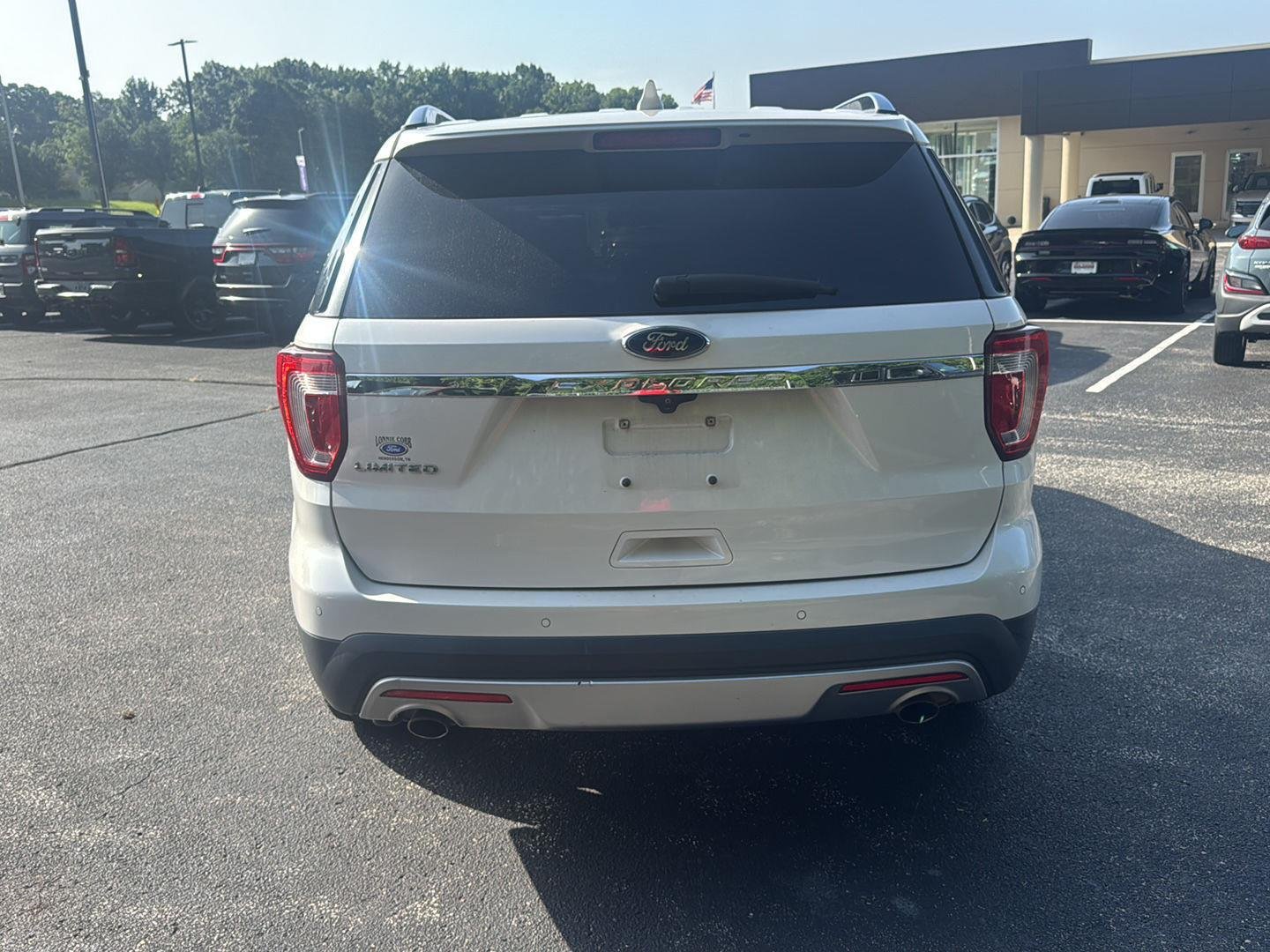 Used 2017 White Platinum Metallic Tri-Coat Ford Limited image 4