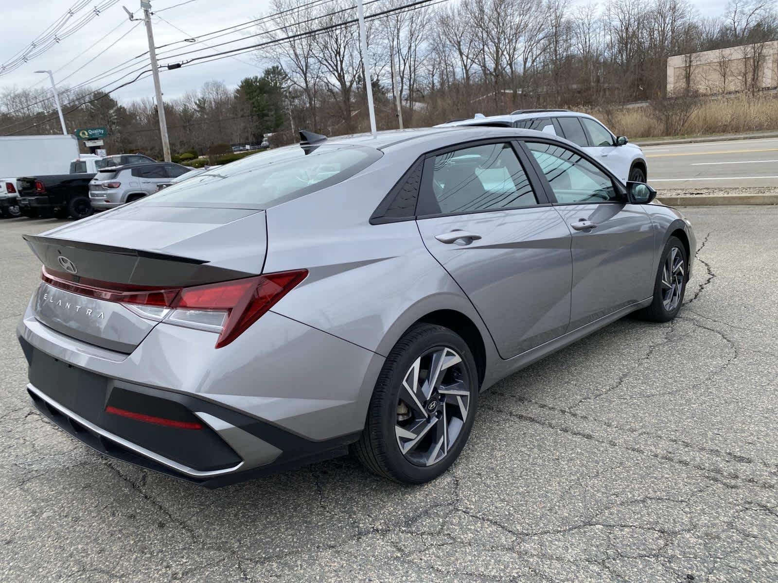 Certified Used 2025 Fluid Metal Hyundai SEL Sport image 3
