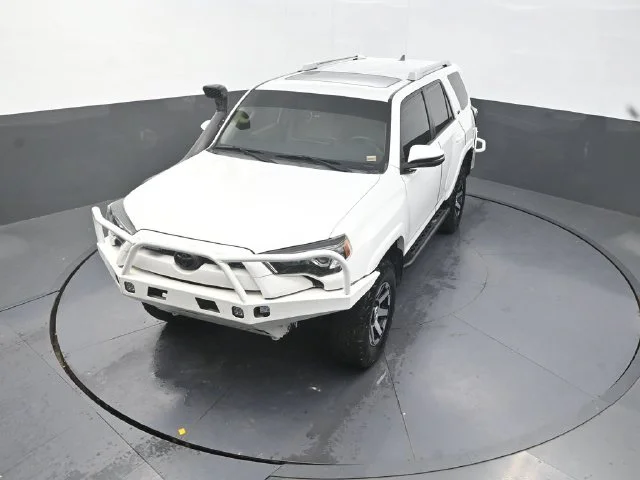 Used 2016 White Toyota SR5 Premium image 26