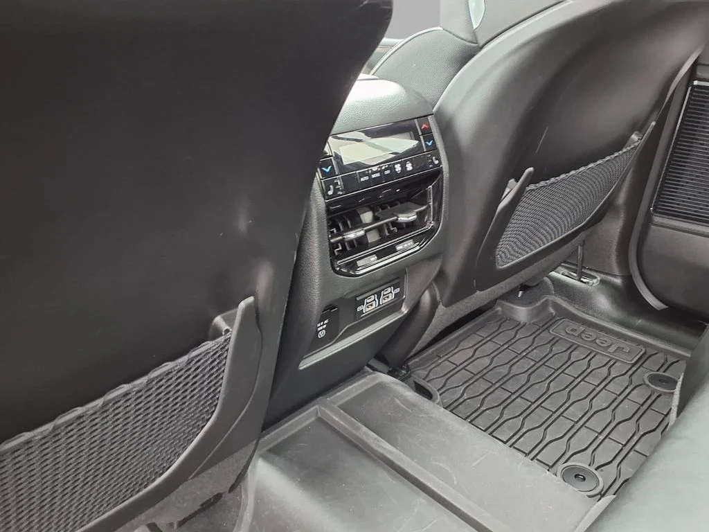 Used 2024 Silver Jeep Summit image 25